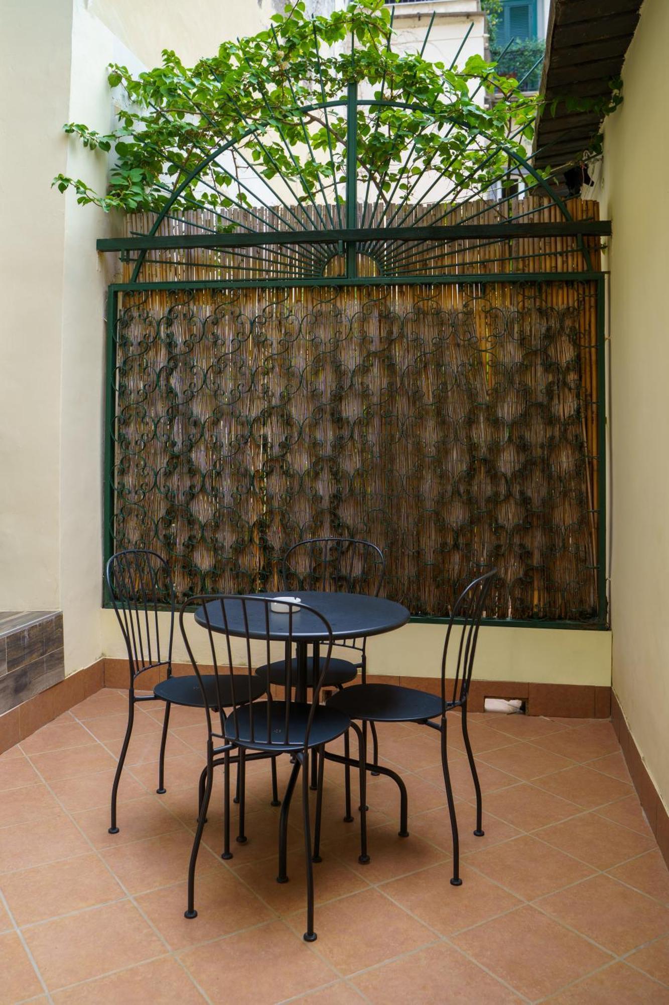 Chiatamone Relais Apartment Naples Exterior photo