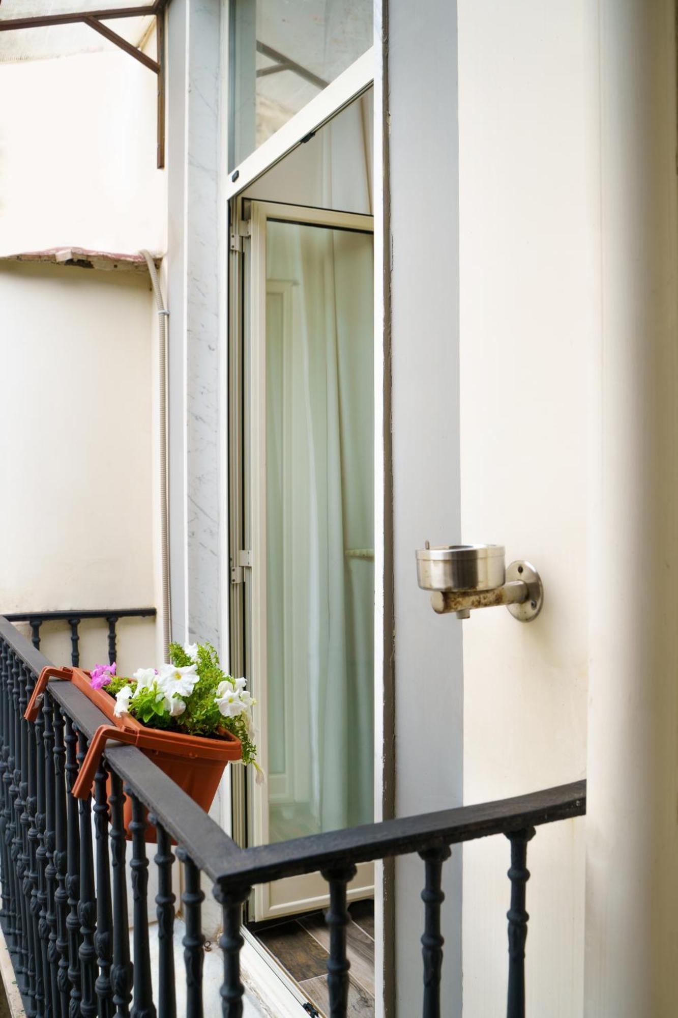 Chiatamone Relais Apartment Naples Exterior photo