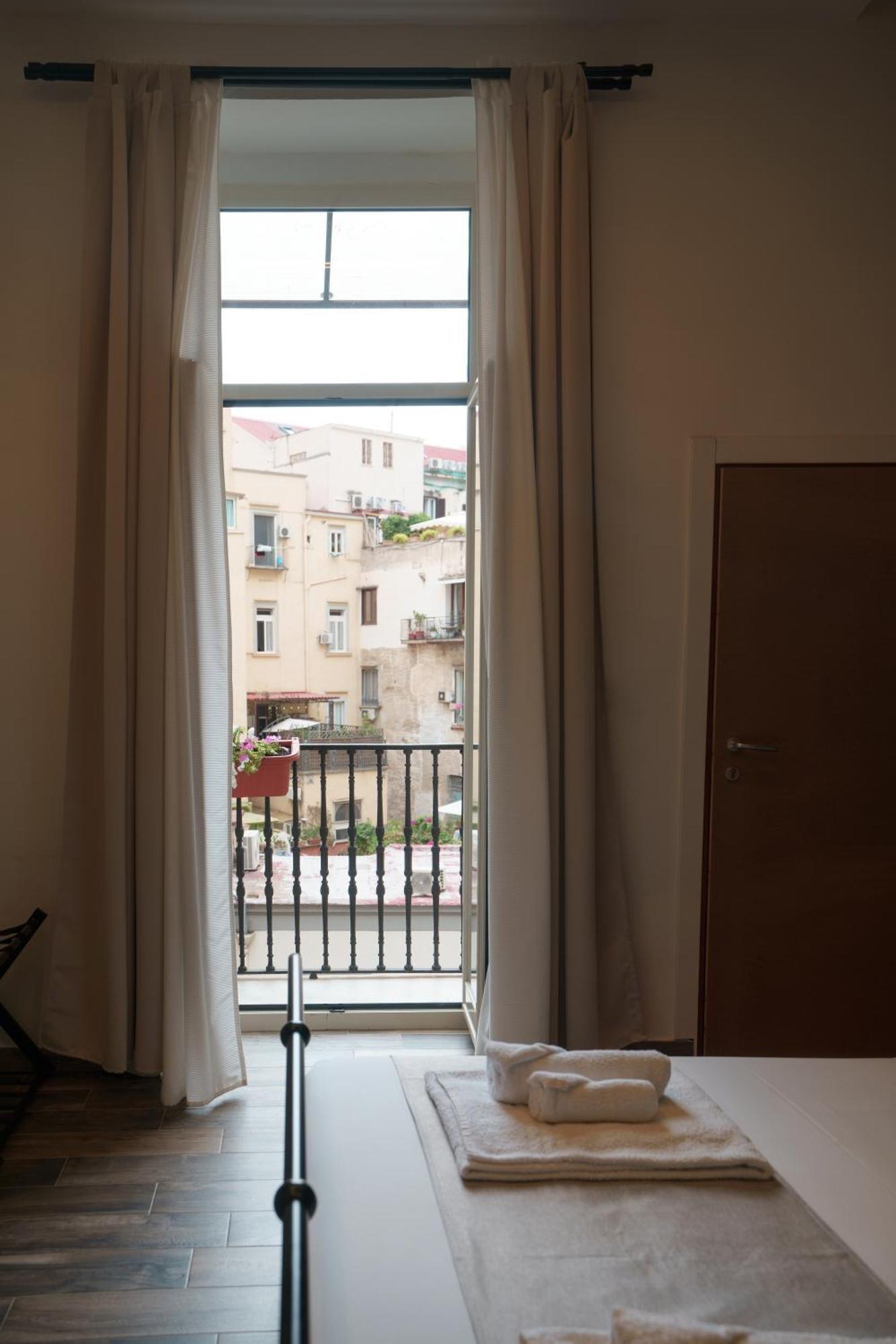 Chiatamone Relais Apartment Naples Exterior photo